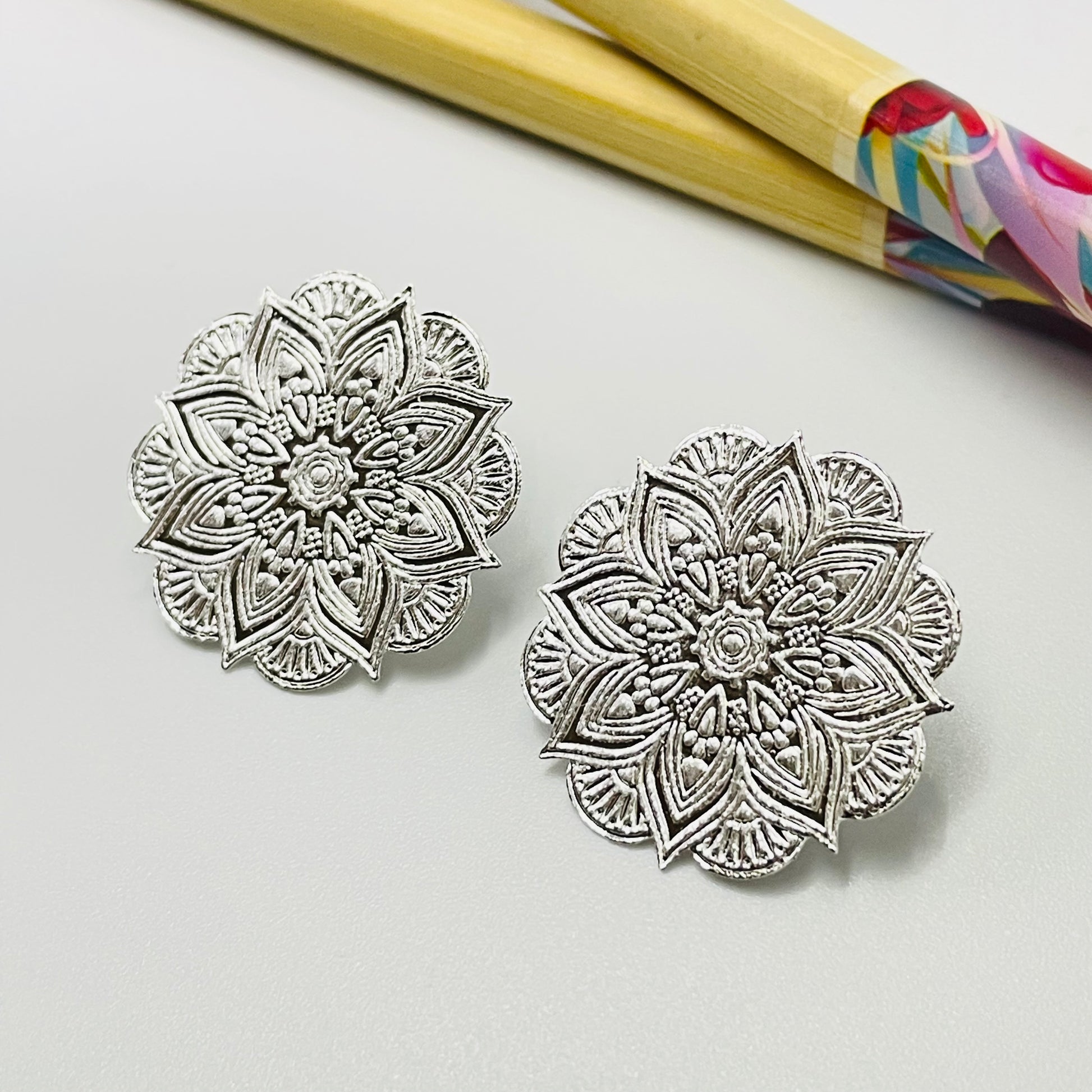 Joyas por Mayor Joyas Bañadas en Plata por Mayor Insumos para Joyas XP460 Aro Redondo Mandala en relieve diá. 25 mm Espesor 0.6 mm Aro Baño Plata