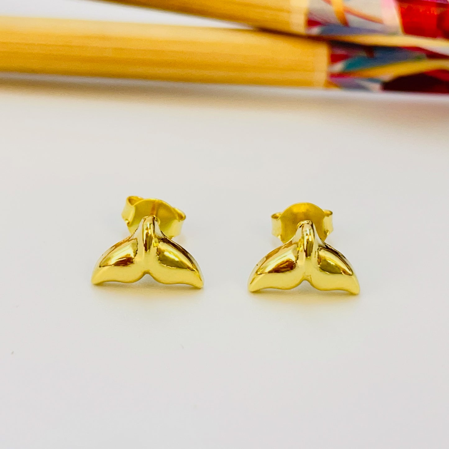 XO02 12x5 mm Colita Ballena Aro Baño Oro Aros Bañados en Oro y Plata hecho de Bronce Bañado en Oro 18K Joyas Bañadas en Oro