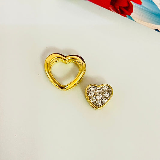 FO1037 Colgante Corazón para pasar circones y borde 11 mm Corazón Interior Doble faz circones y 1 circón 7 mm espesor 5 mm Caja Corazón Calado exterior 12 mm espesor 5 mm Figura Baño Oro Figuras Bañadas hecho de Bronce Bañado en Oro 18K Joyas Bañadas en Oro