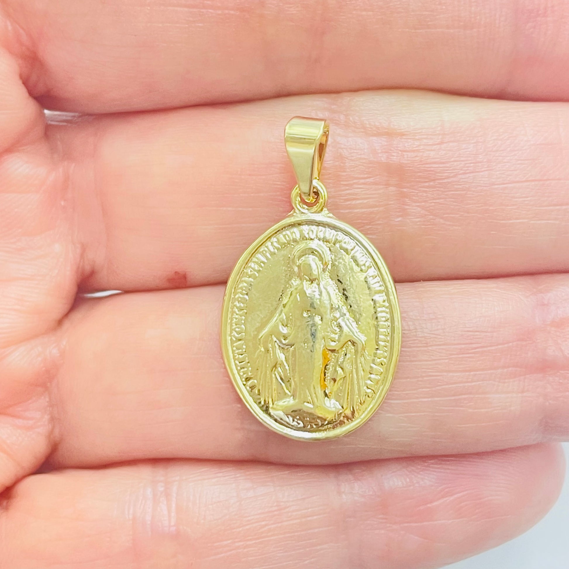 FO965 Colgante Virgen de los Milagros Ovalada 20x15 mm más argollita Figura Baño Oro Figuras Bañadas hecho de Bronce Bañado en Oro 18K Joyas Bañadas en Oro