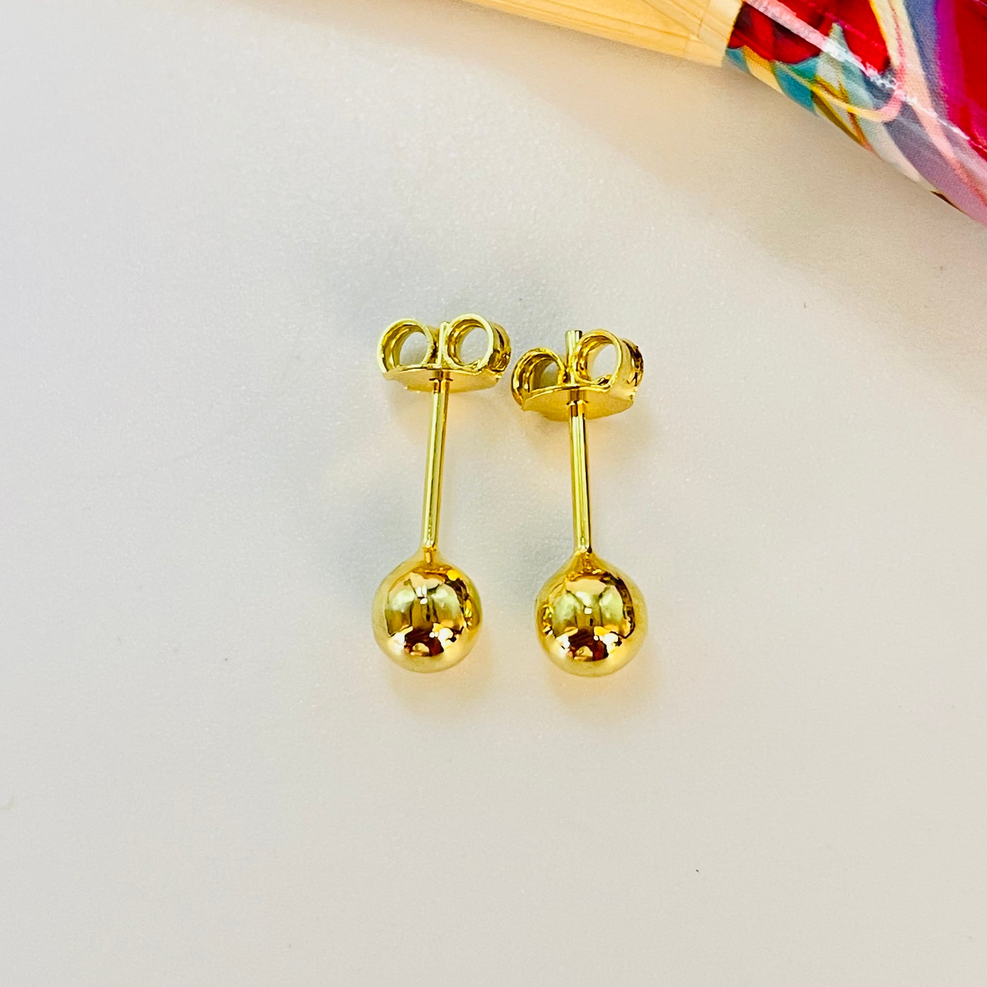 XO410 Aro Bolita Diá. 5 mm Aro Baño Oro Aros Bañados hecho de Bronce Bañado en Oro 18K Joyas Bañadas en Oro