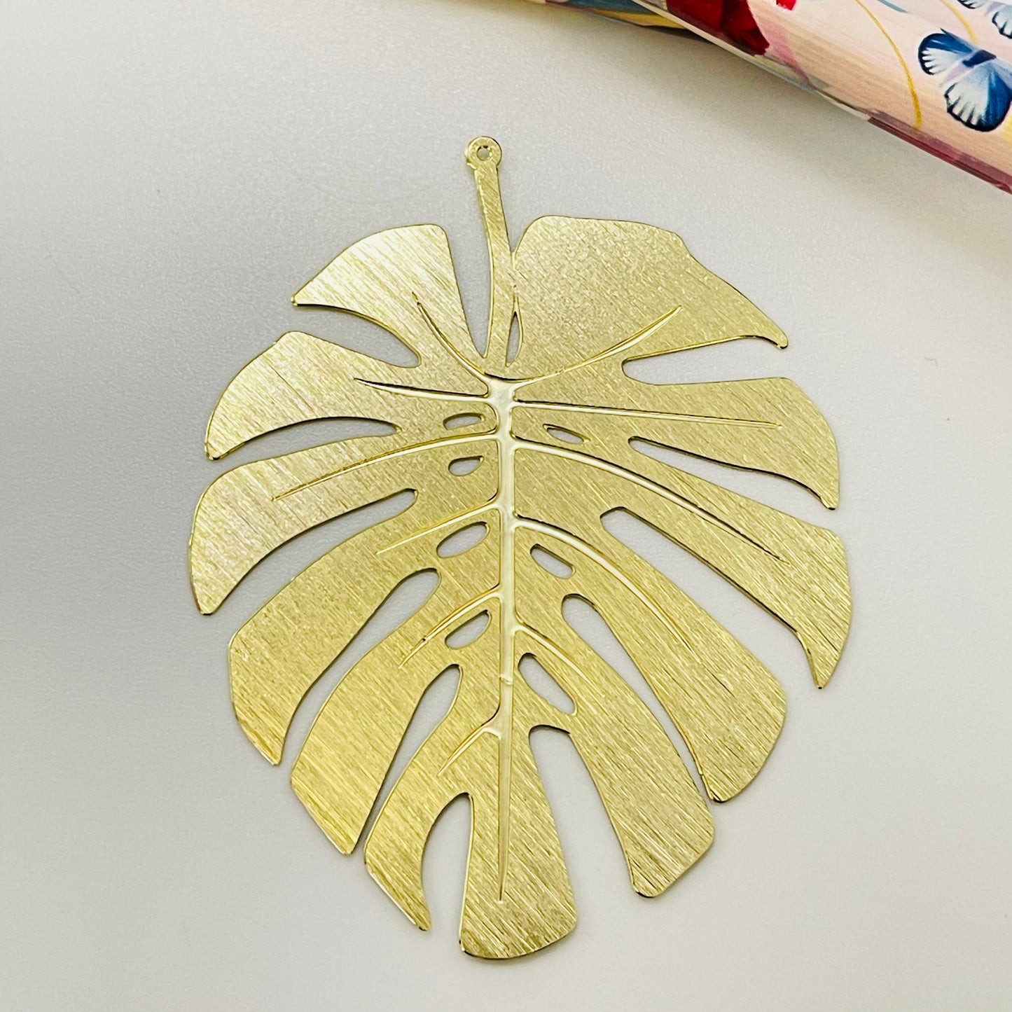 FO315 Figura Calada Monstera XL Figura Baño Oro Figuras Bañadas en Oro y Plata hecho de Bronce Bañado en Oro 18K