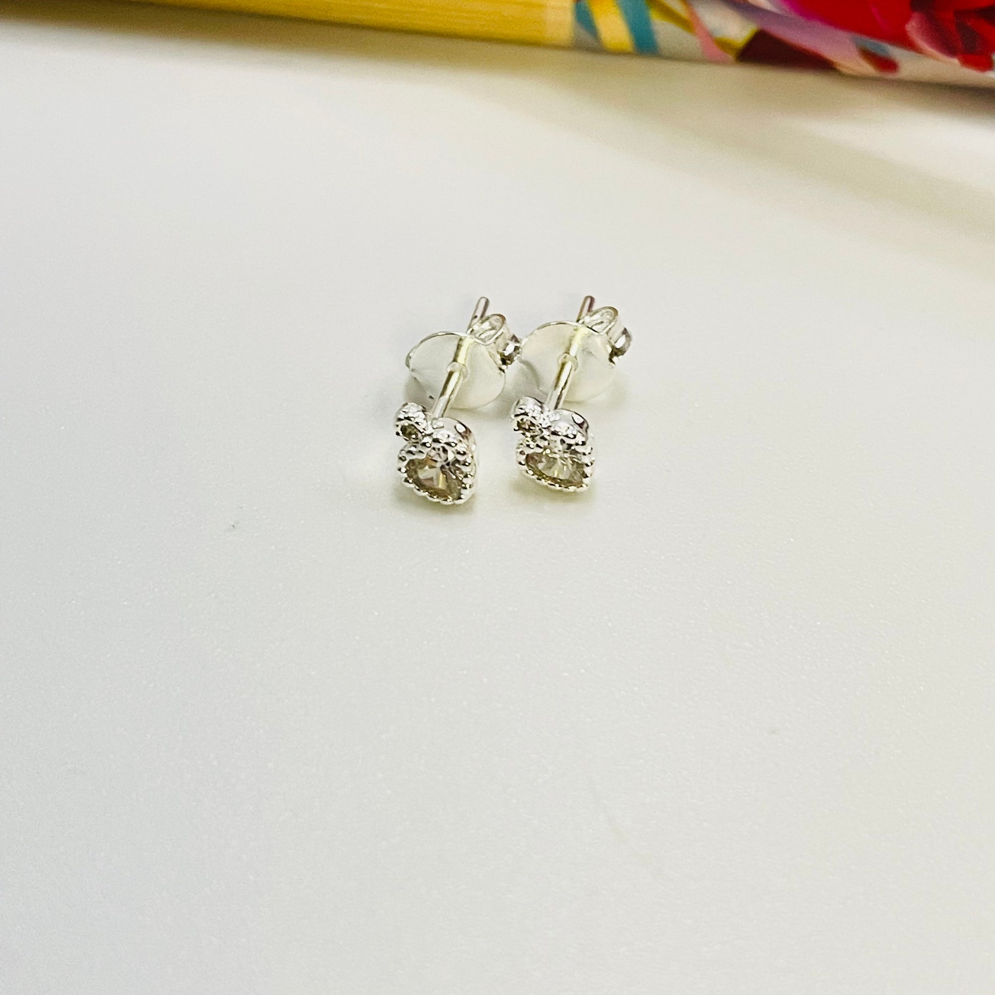 XP356 Aro Mini Corazón Cristal y un mini circón borde rutilado 6 x 4 mm Aro Baño Plata Aros Bañados hecho de Bronce Bañado en Plata 50 ml Joyas Bañadas en Plata