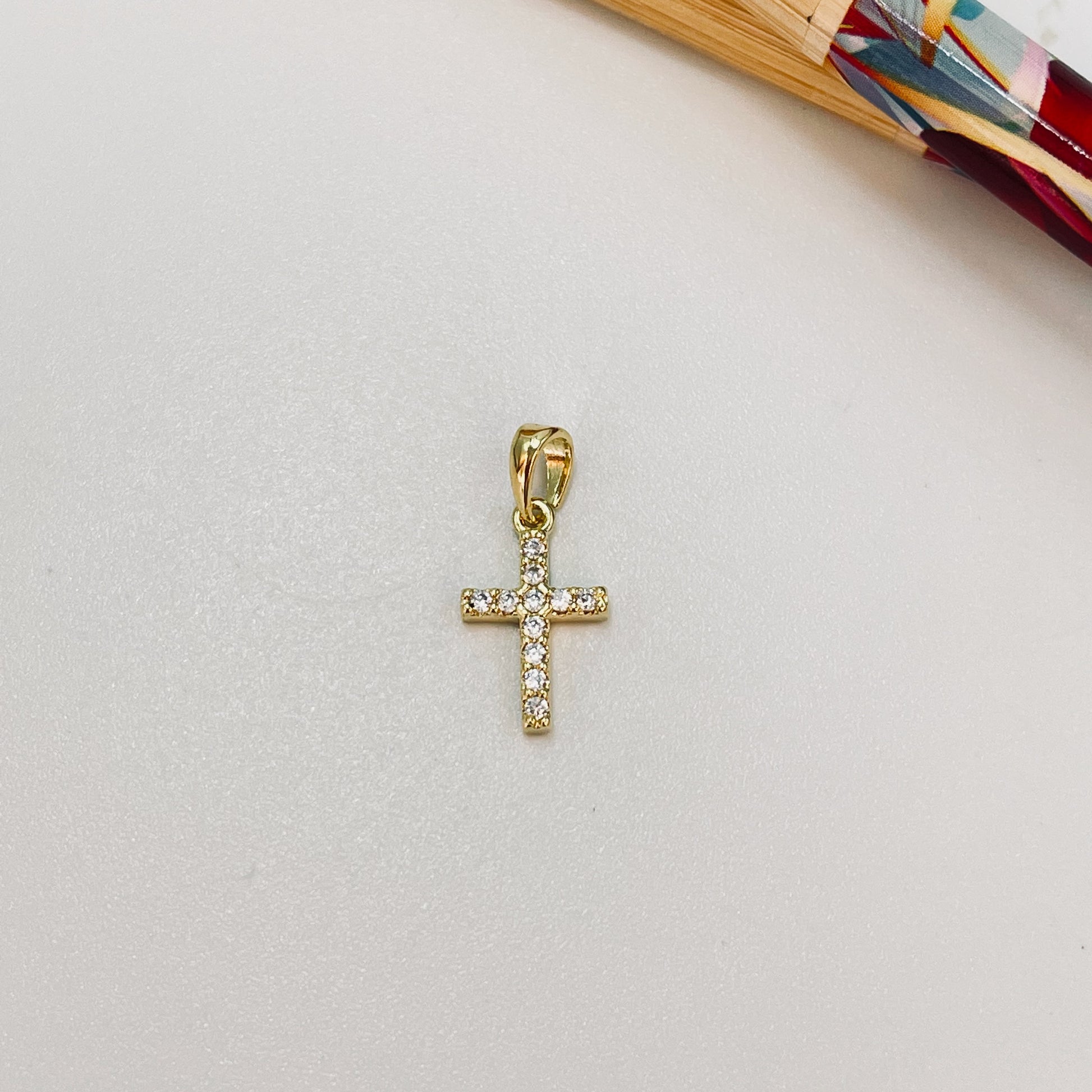 FO1067-Cristal Colgante Cruz Circones Cristal 11 x 8 mm mas valier Espesor 2 mm Figura Baño Oro Cadenas Bañadas hecho de Bronce Bañado en Oro 18K Joyas Bañadas en Oro