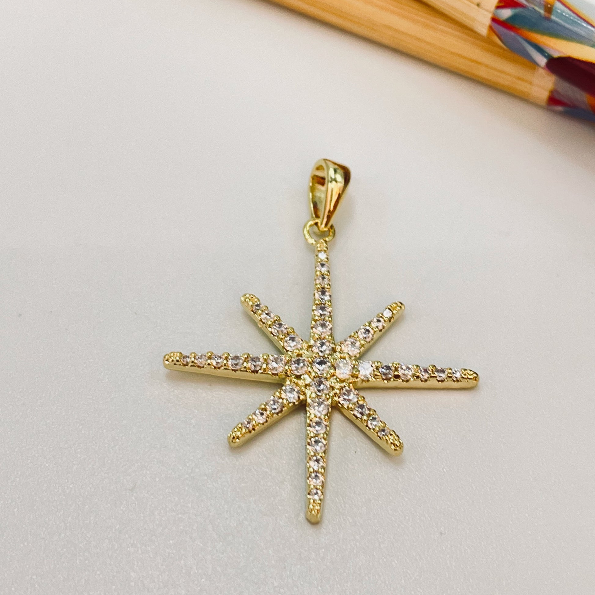 FO1068 Colgante Estrella Guía XL 27 x 27 mm mas valier Espesor 2 mm Figura Baño Oro Figuras Bañadas hecho de Bronce Bañado en Oro 18K Joyas Bañadas en Oro