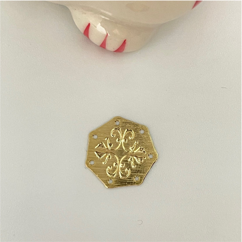 FO343 Mandala calada y estampada 13 mm Figura Baño Oro Figuras Bañadas en Oro y Plata hecho de Bronce Bañado en Oro 18K