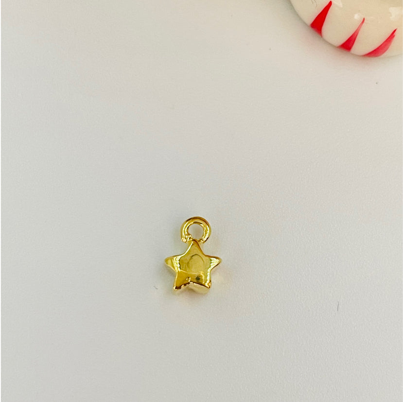 FO602 Estrella Extra Gordita Argolla 6 mm Figura Baño Oro Figuras Bañadas en Oro y Plata hecho de Bronce Bañado en Oro 18K