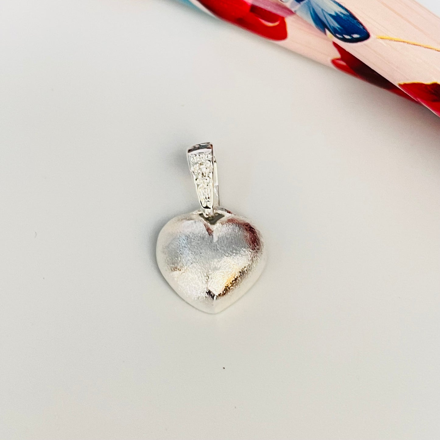 FP902 Colgante Corazón Gordito Lijado con Balier con 1 Circón largo total 16 mm x 11 mm Figura Baño Plata