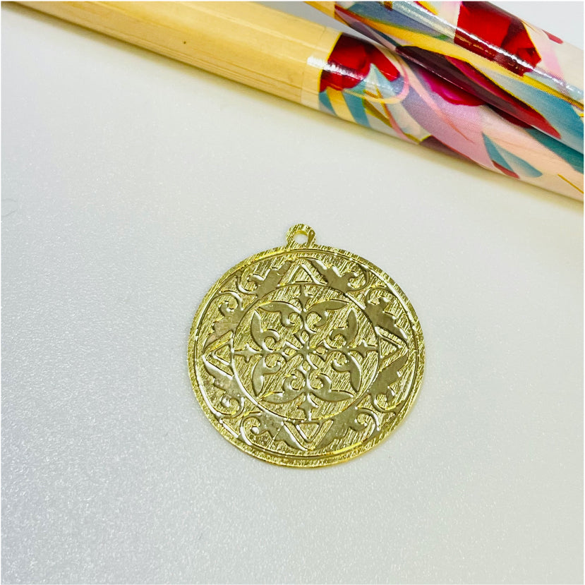 FO1012 Figura mandala estampada en relieve dia 21 mm Figura Baño Oro Figuras Bañadas hecho de Bronce Bañado en Oro 18K Joyas Bañadas en Oro